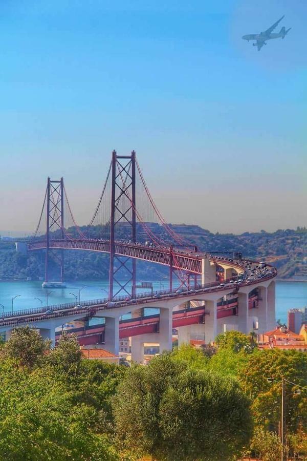 Tejo House River Lisbon Almada Exterior photo