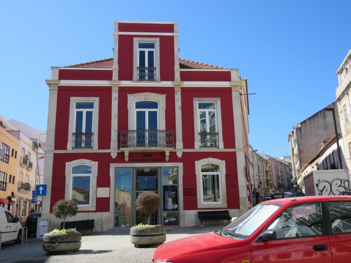 Tejo House River Lisbon Almada Exterior photo